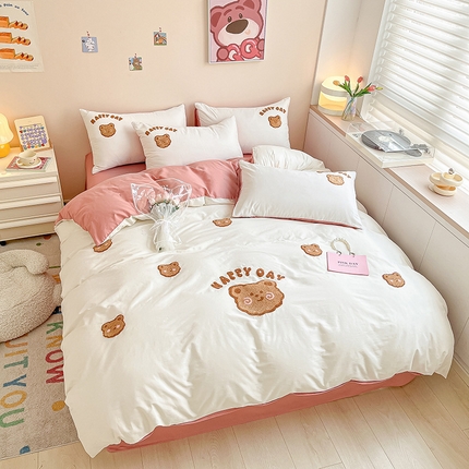 91家纺网 家纺一手货源 找家纺 莱登卡奴 2023新款全棉13374毛巾绣系列四件套 托尼熊豆沙