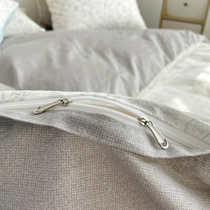 91家纺网 家纺一手货源 找家纺 千朵 2023新款13372全棉印花四件套 爱满园灰