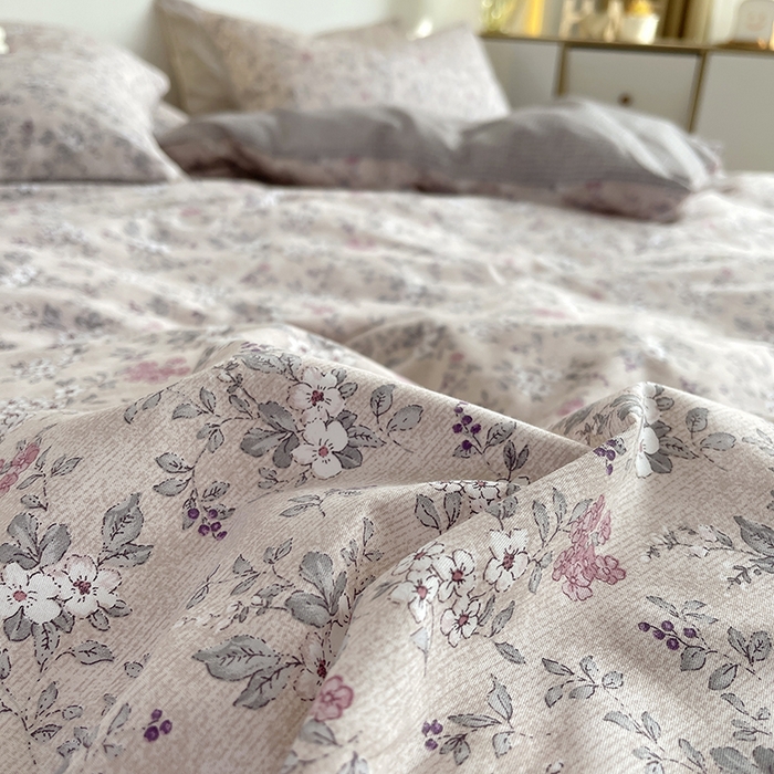 91家纺网 家纺一手货源 找家纺 千朵 2023新款13372全棉印花四件套 梨花紫