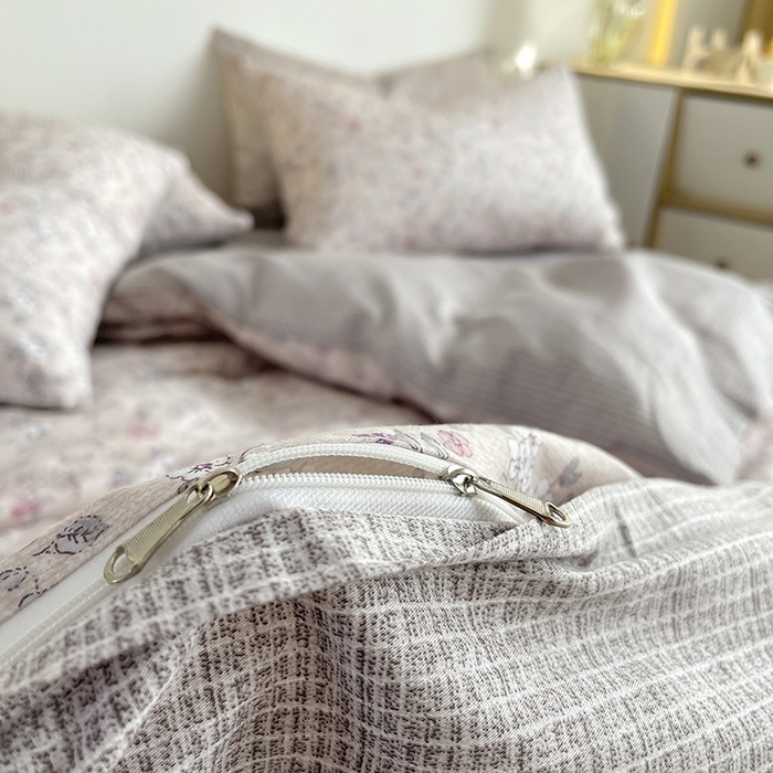 91家纺网 家纺一手货源 找家纺 千朵 2023新款13372全棉印花四件套 梨花紫