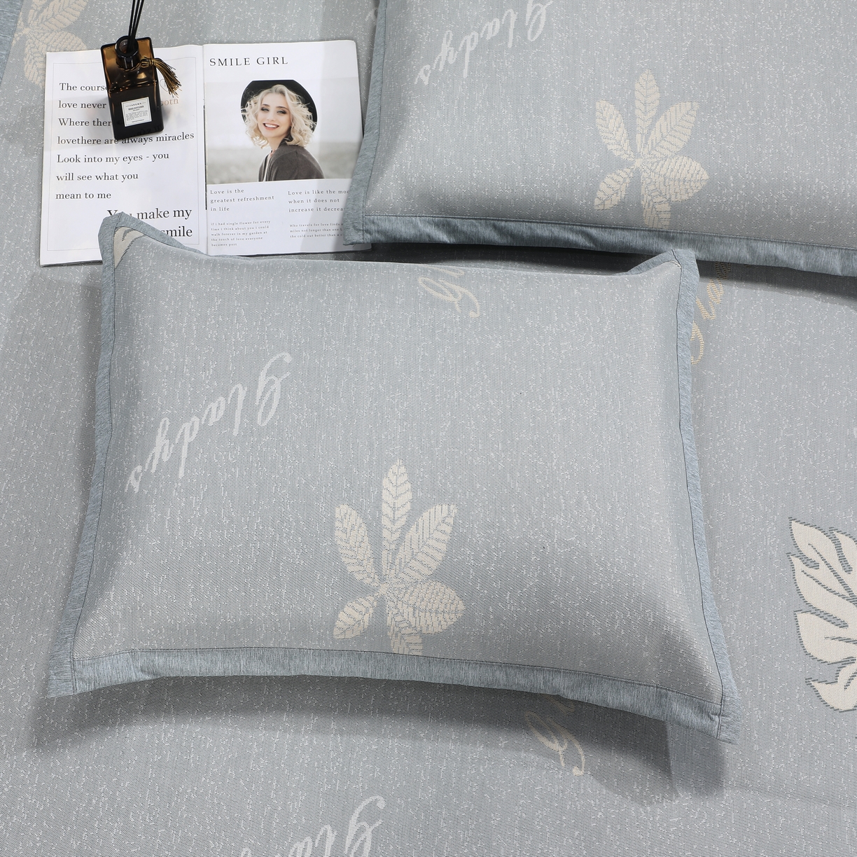 91家纺网 家纺一手货源 找家纺 新月家纺 2023新款防滑无纺布牛奶冰丝席 芭蕉叶