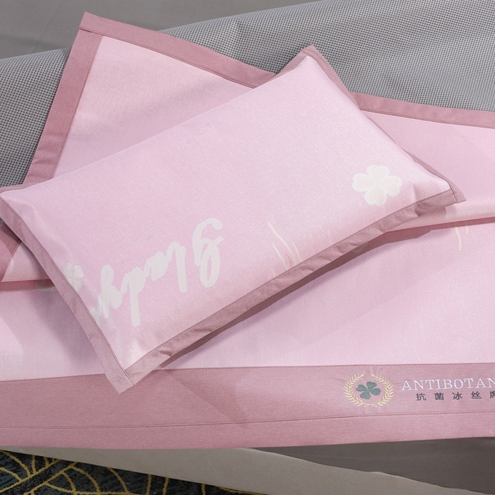 91家纺网 家纺一手货源 找家纺 新月家纺 2023新款防滑无纺布牛奶冰丝席 四叶草