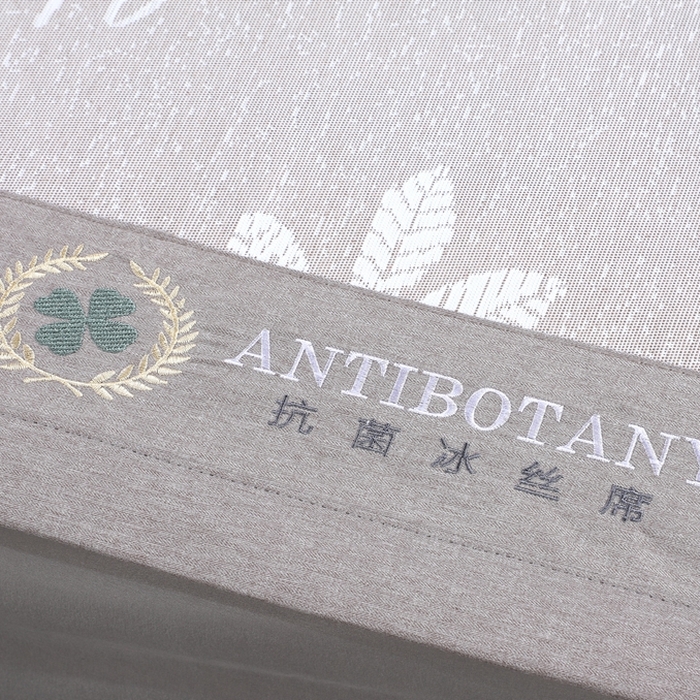 91家纺网 家纺一手货源 找家纺 新月家纺 2023新款防滑无纺布牛奶冰丝席 芭蕉叶 咖