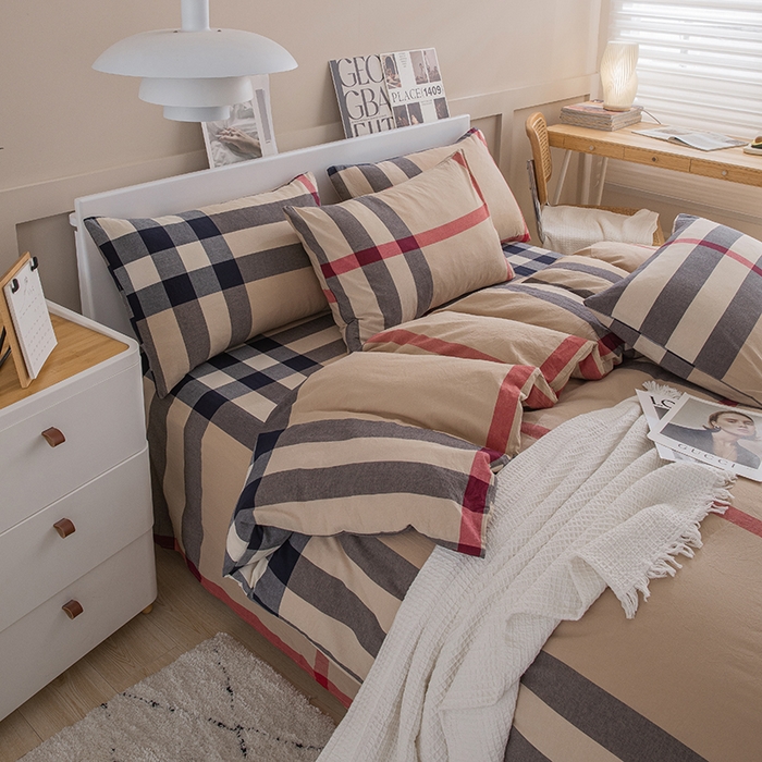 91家纺网 家纺一手货源 找家纺 栩裕纺织2025新款全棉水洗棉学生三件套四件套 宝莉 (咖大格）