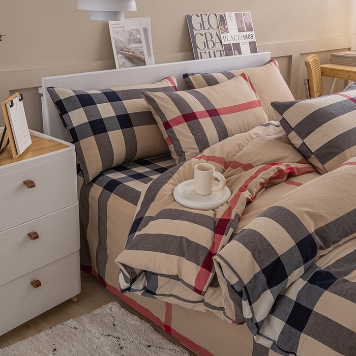 91家纺网 家纺一手货源 找家纺 栩裕纺织2025新款全棉水洗棉学生三件套四件套 宝莉 (咖大格）