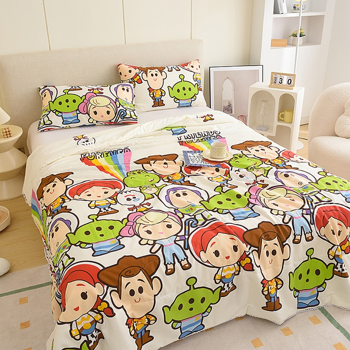 91家纺网 家纺一手货源 找家纺 德芙 2023新款全棉印花卡通夏被四件套 巴斯光年