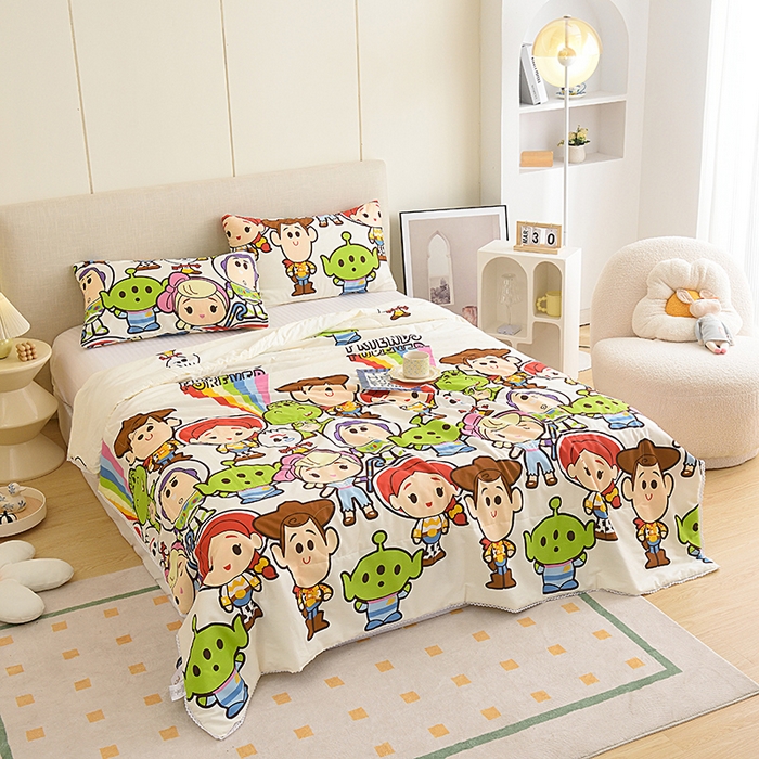 91家纺网 家纺一手货源 找家纺 德芙 2023新款全棉印花卡通夏被四件套 巴斯光年