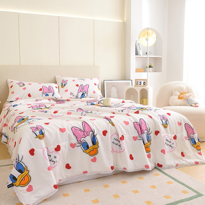 91家纺网 家纺一手货源 找家纺 德芙 2023新款全棉印花卡通夏被四件套 黛西公主