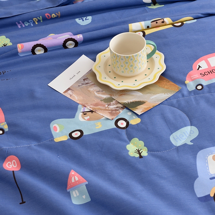 91家纺网 家纺一手货源 找家纺 德芙 2023新款全棉印花卡通夏被四件套 宝宝巴士