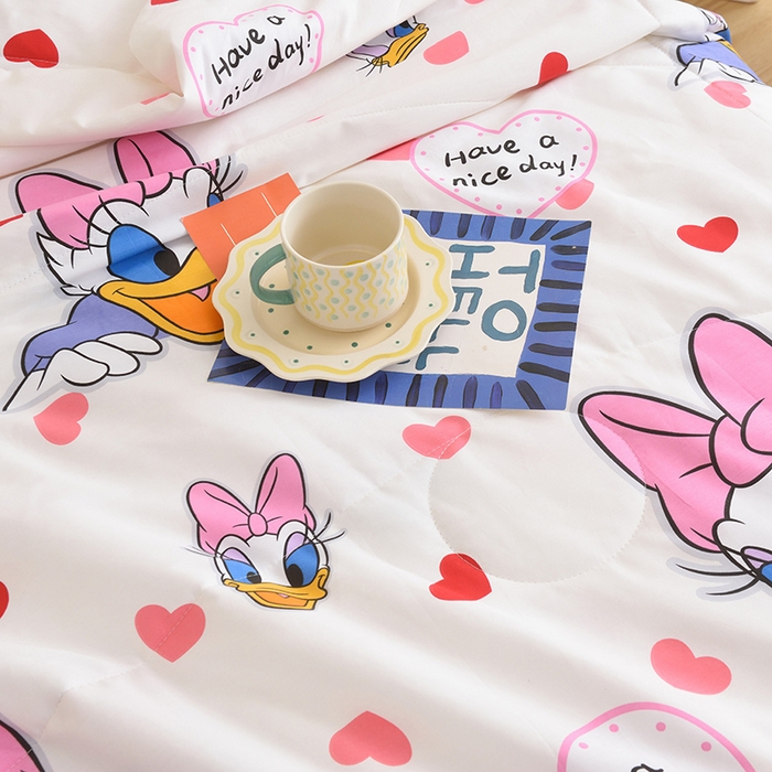 91家纺网 家纺一手货源 找家纺 德芙 2023新款全棉印花卡通夏被四件套 黛西公主