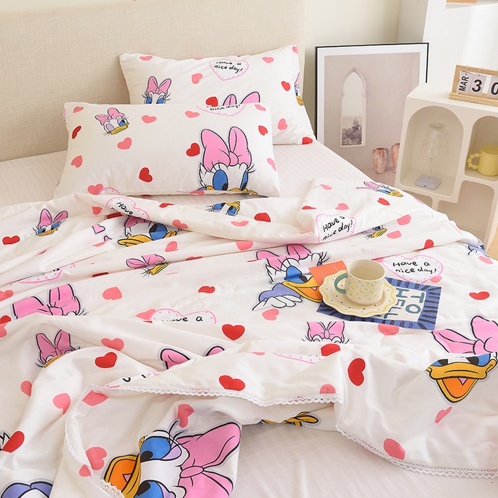 91家纺网 家纺一手货源 找家纺 德芙 2023新款全棉印花卡通夏被四件套 黛西公主