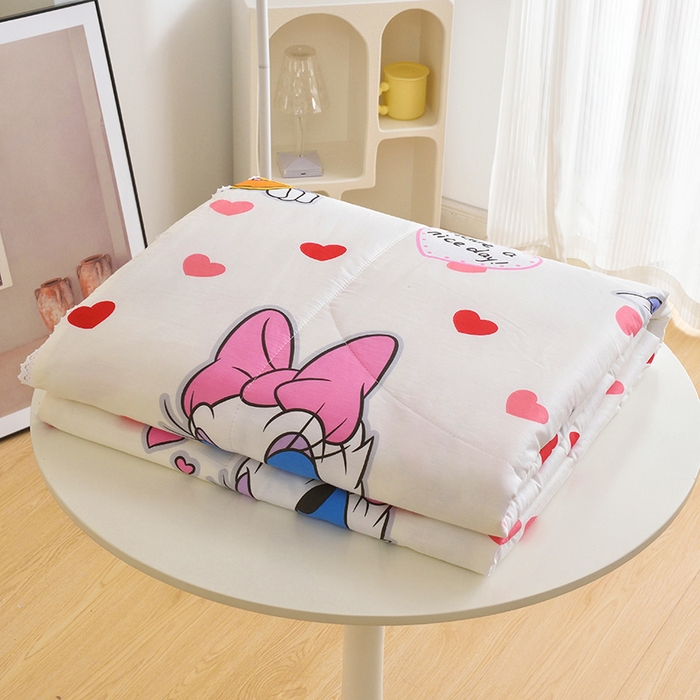 91家纺网 家纺一手货源 找家纺 德芙 2023新款全棉印花卡通夏被四件套 黛西公主