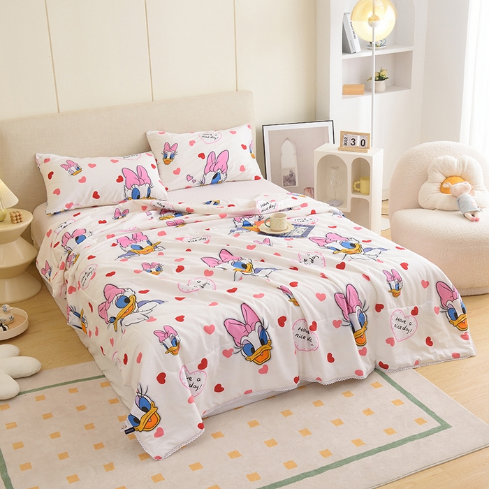 91家纺网 家纺一手货源 找家纺 德芙 2023新款全棉印花卡通夏被四件套 黛西公主