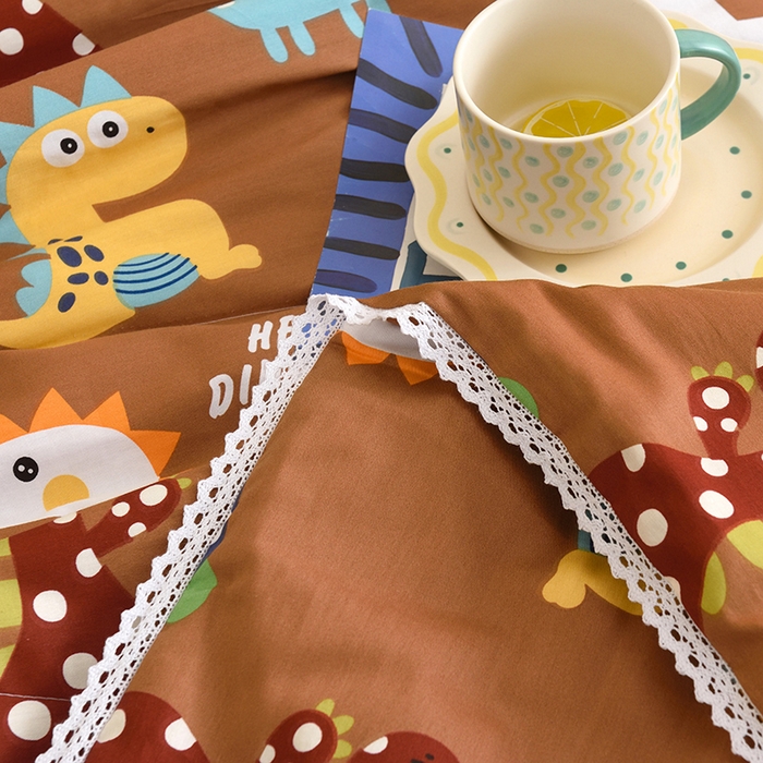 91家纺网 家纺一手货源 找家纺 德芙 2023新款全棉印花卡通夏被四件套 恐龙日记