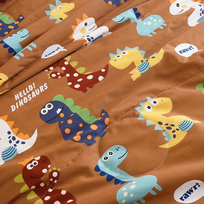 91家纺网 家纺一手货源 找家纺 德芙 2023新款全棉印花卡通夏被四件套 恐龙日记