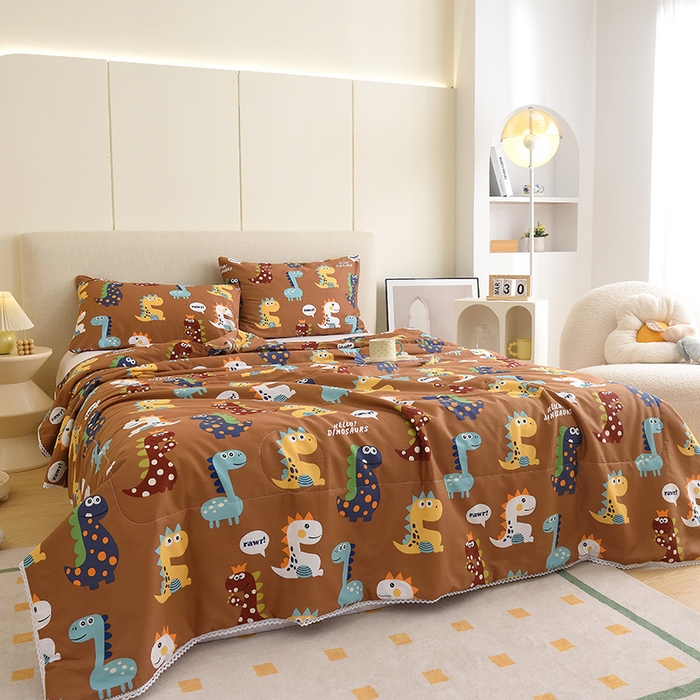 91家纺网 家纺一手货源 找家纺 德芙 2023新款全棉印花卡通夏被四件套 恐龙日记