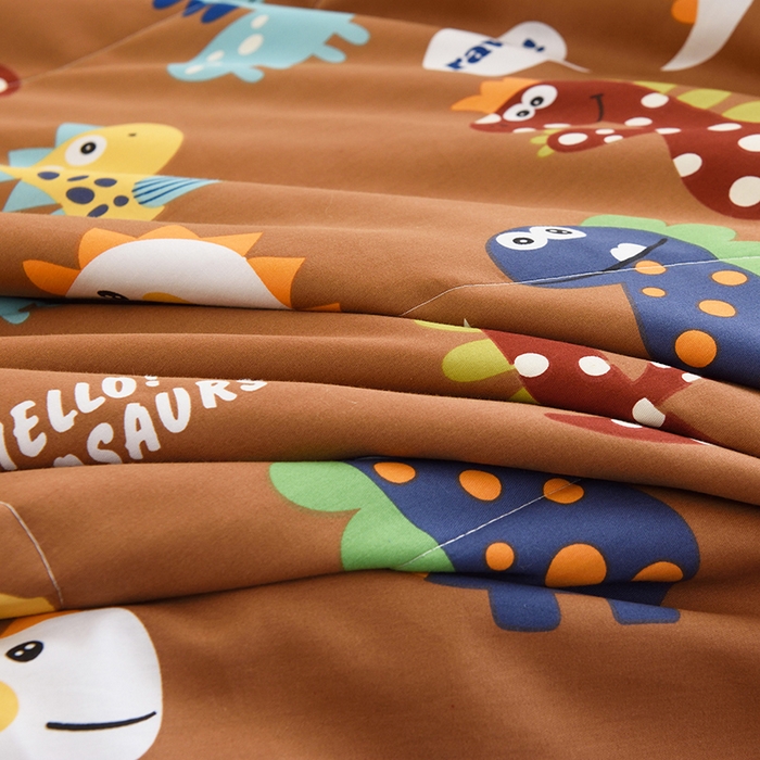 91家纺网 家纺一手货源 找家纺 德芙 2023新款全棉印花卡通夏被四件套 恐龙日记