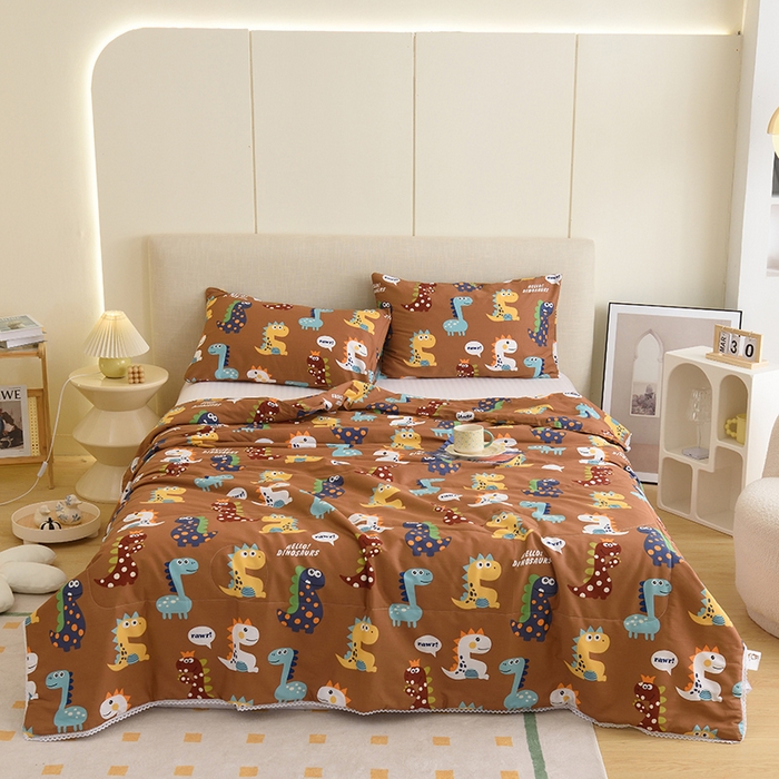 91家纺网 家纺一手货源 找家纺 德芙 2023新款全棉印花卡通夏被四件套 恐龙日记