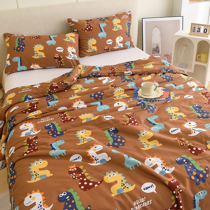 91家纺网 家纺一手货源 找家纺 德芙 2023新款全棉印花卡通夏被四件套 恐龙日记