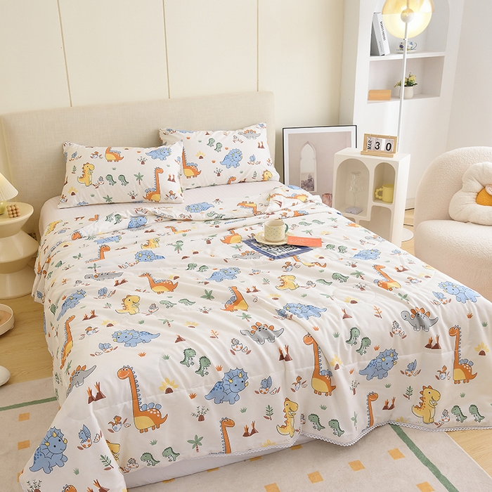 91家纺网 家纺一手货源 找家纺 德芙 2023新款全棉印花卡通夏被四件套 恐龙仔仔