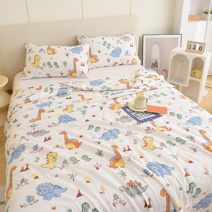 91家纺网 家纺一手货源 找家纺 德芙 2023新款全棉印花卡通夏被四件套 恐龙仔仔