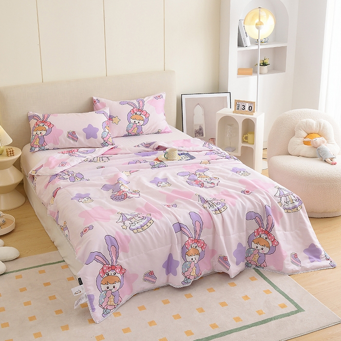 91家纺网 家纺一手货源 找家纺 德芙 2023新款全棉印花卡通夏被四件套 甜睡兔宝