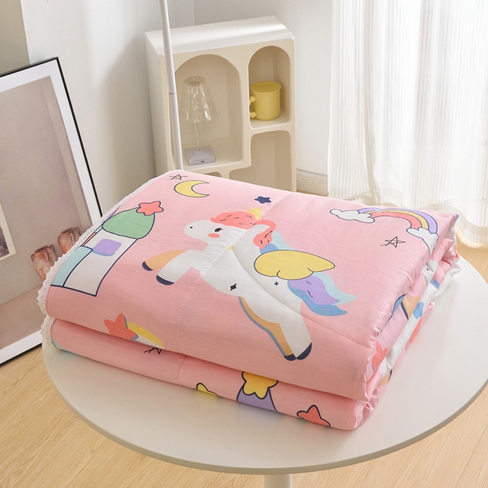 91家纺网 家纺一手货源 找家纺 德芙 2023新款全棉印花卡通夏被四件套 甜甜的梦