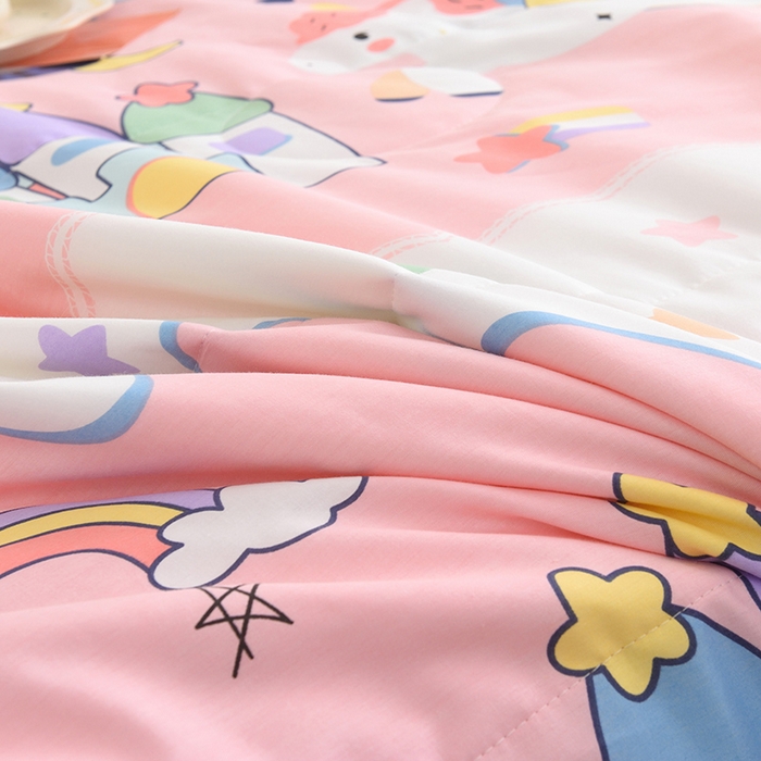 91家纺网 家纺一手货源 找家纺 德芙 2023新款全棉印花卡通夏被四件套 甜甜的梦