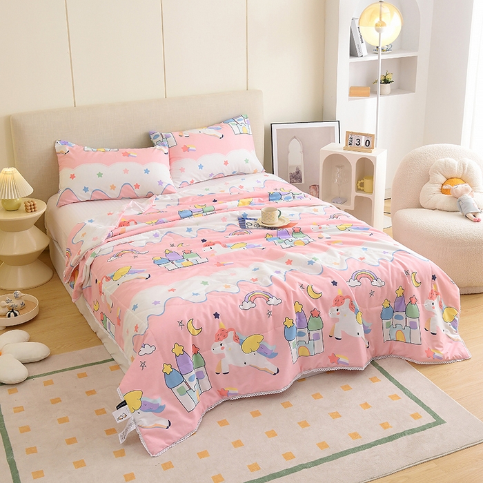 91家纺网 家纺一手货源 找家纺 德芙 2023新款全棉印花卡通夏被四件套 甜甜的梦