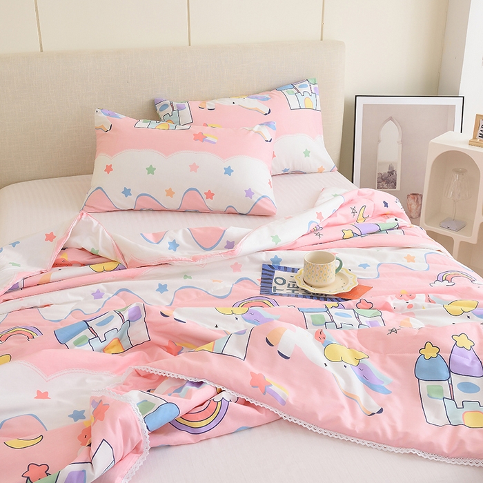 91家纺网 家纺一手货源 找家纺 德芙 2023新款全棉印花卡通夏被四件套 甜甜的梦