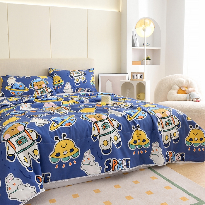 91家纺网 家纺一手货源 找家纺 德芙 2023新款全棉印花卡通夏被四件套 宇宙空间站