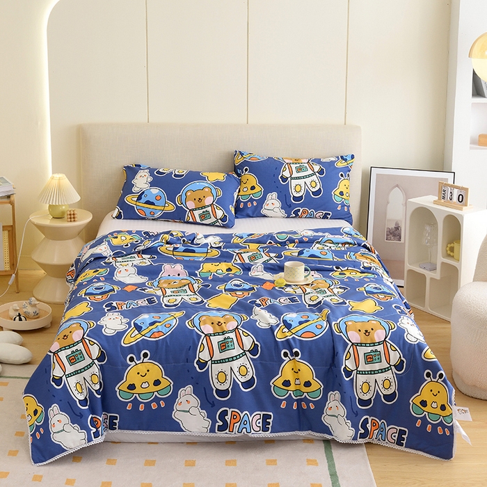 91家纺网 家纺一手货源 找家纺 德芙 2023新款全棉印花卡通夏被四件套 宇宙空间站