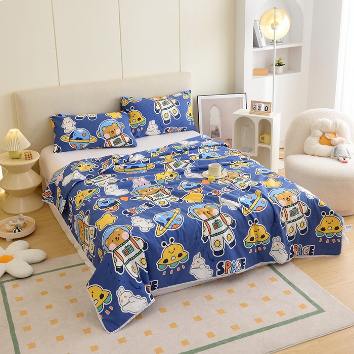 91家纺网 家纺一手货源 找家纺 德芙 2023新款全棉印花卡通夏被四件套 宇宙空间站