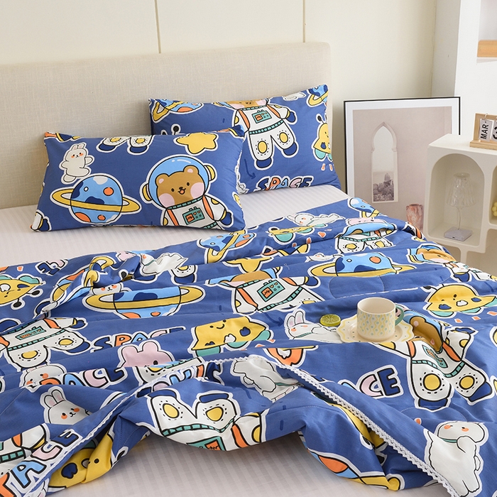91家纺网 家纺一手货源 找家纺 德芙 2023新款全棉印花卡通夏被四件套 宇宙空间站