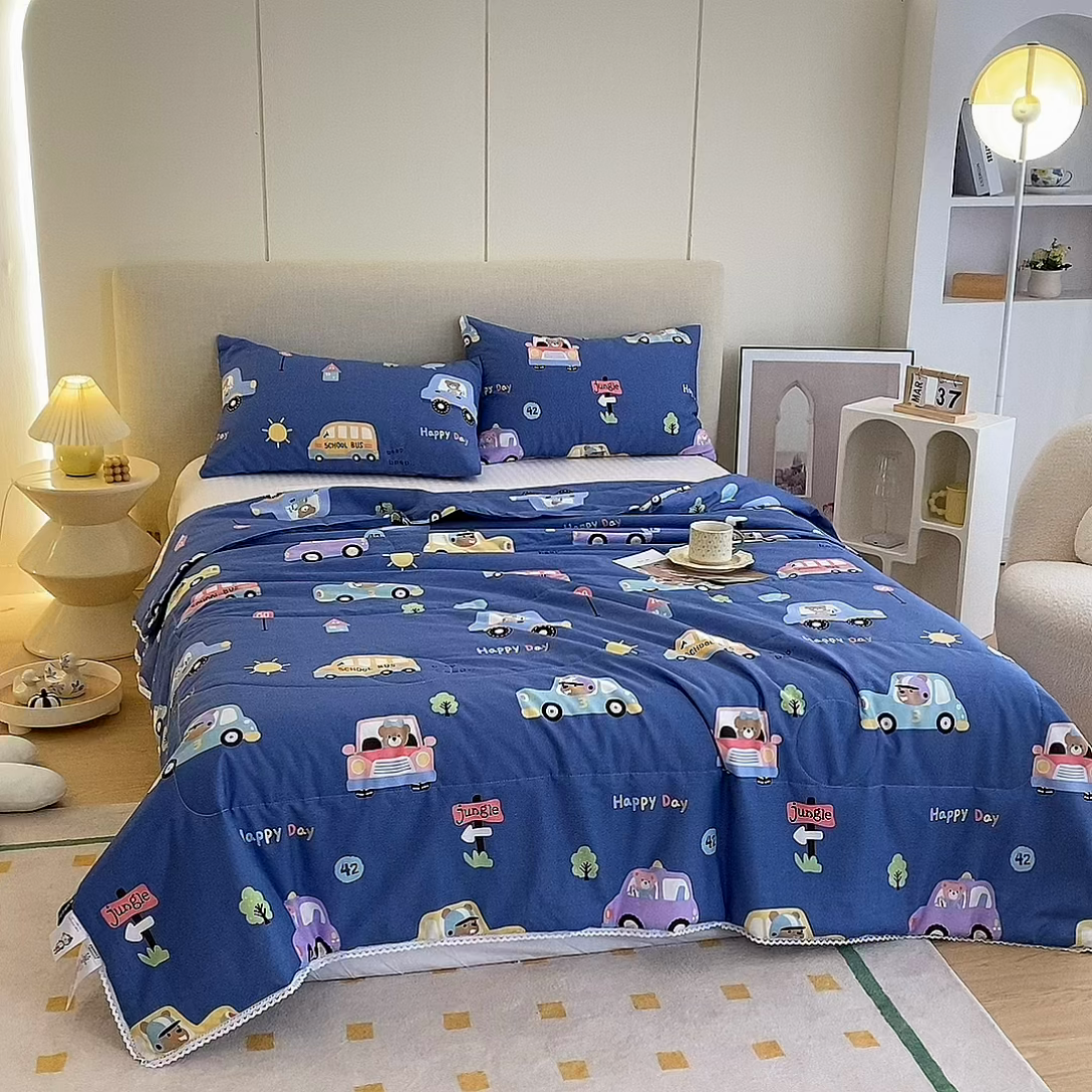 91家纺网 家纺一手货源 找家纺 德芙 2023新款全棉印花卡通夏被四件套 宝宝巴士