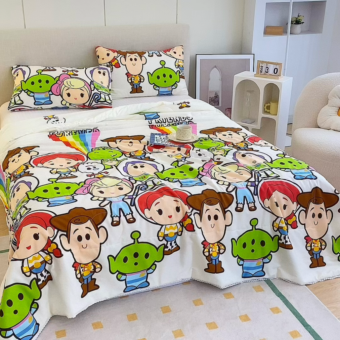 91家纺网 家纺一手货源 找家纺 德芙 2023新款全棉印花卡通夏被四件套 巴斯光年