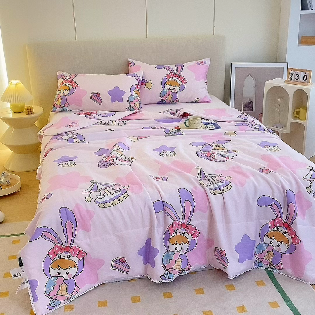 91家纺网 家纺一手货源 找家纺 德芙 2023新款全棉印花卡通夏被四件套 甜睡兔宝