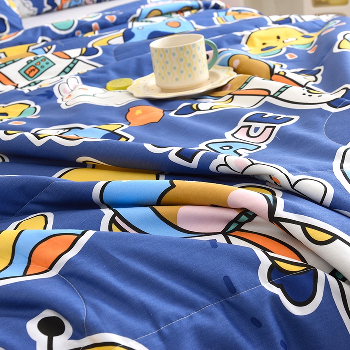 91家纺网 家纺一手货源 找家纺 德芙 2023新款全棉印花卡通夏被四件套 宇宙空间站