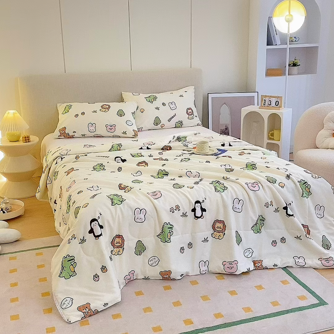 91家纺网 家纺一手货源 找家纺 德芙 2023新款全棉印花卡通夏被四件套 野餐派对