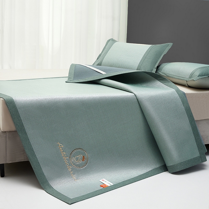 91家纺网 家纺一手货源 找家纺 总伊被源2023新款女王款刺绣冰藤席1200D可机洗可折叠冰丝席-戴菲