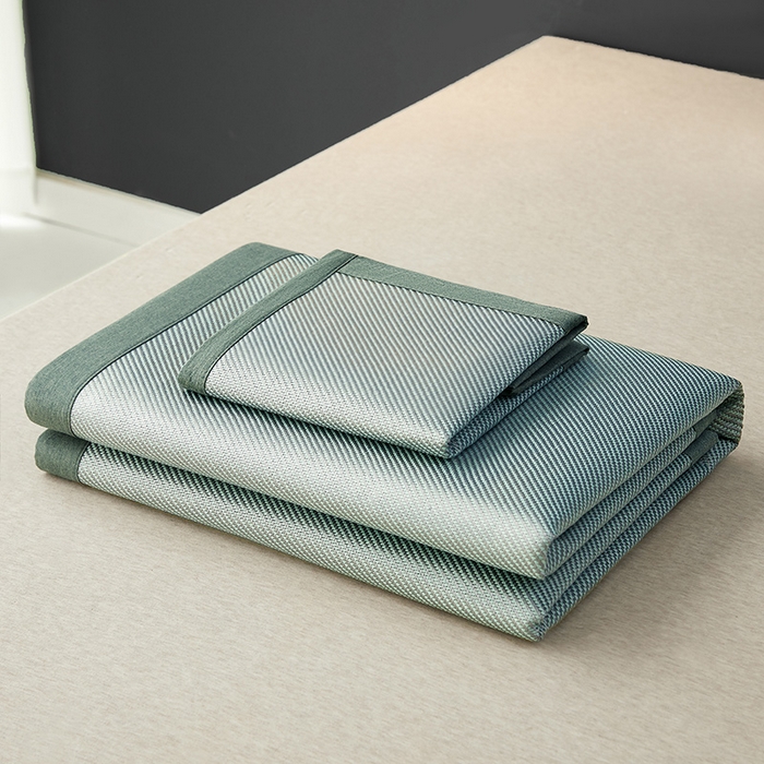 91家纺网 家纺一手货源 找家纺 总伊被源2023新款女王款刺绣冰藤席1200D可机洗可折叠冰丝席-戴菲