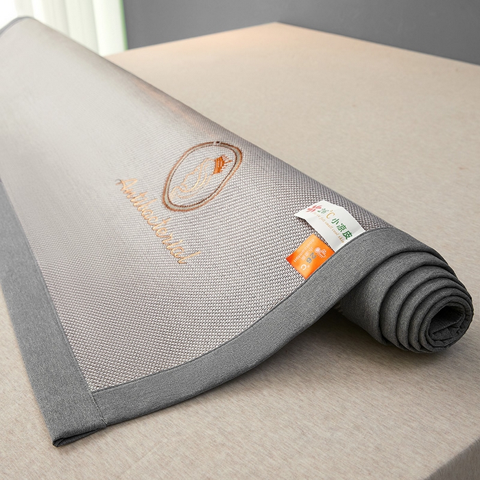 91家纺网 家纺一手货源 找家纺 伊被源2023新款女王款刺绣冰藤席1200D可机洗可折叠冰丝席-戴菲 戴菲 月光银