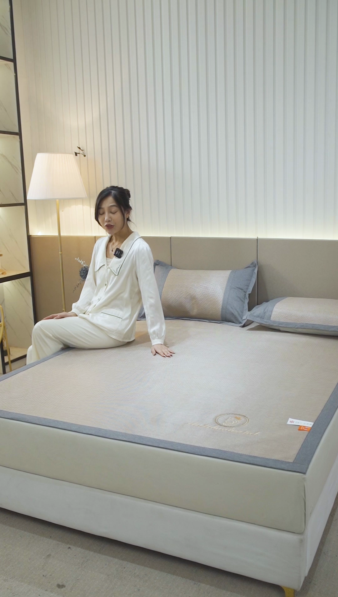 91家纺网 家纺一手货源 找家纺 伊被源2023新款女王款刺绣冰藤席1200D可机洗可折叠冰丝席-戴菲 戴菲 香槟金