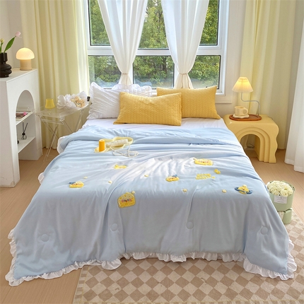 91家纺网 家纺一手货源 找家纺 兄弟坊 2023天竺棉毛巾绣大豆棉花边夏被 奶酪芝士-蓝