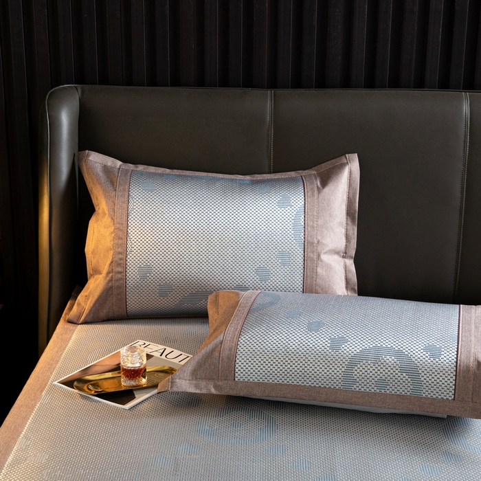 91家纺网 家纺一手货源 找家纺  伊被源  2023新款高密度纺织碳光冰藤席 路易登-灰蓝