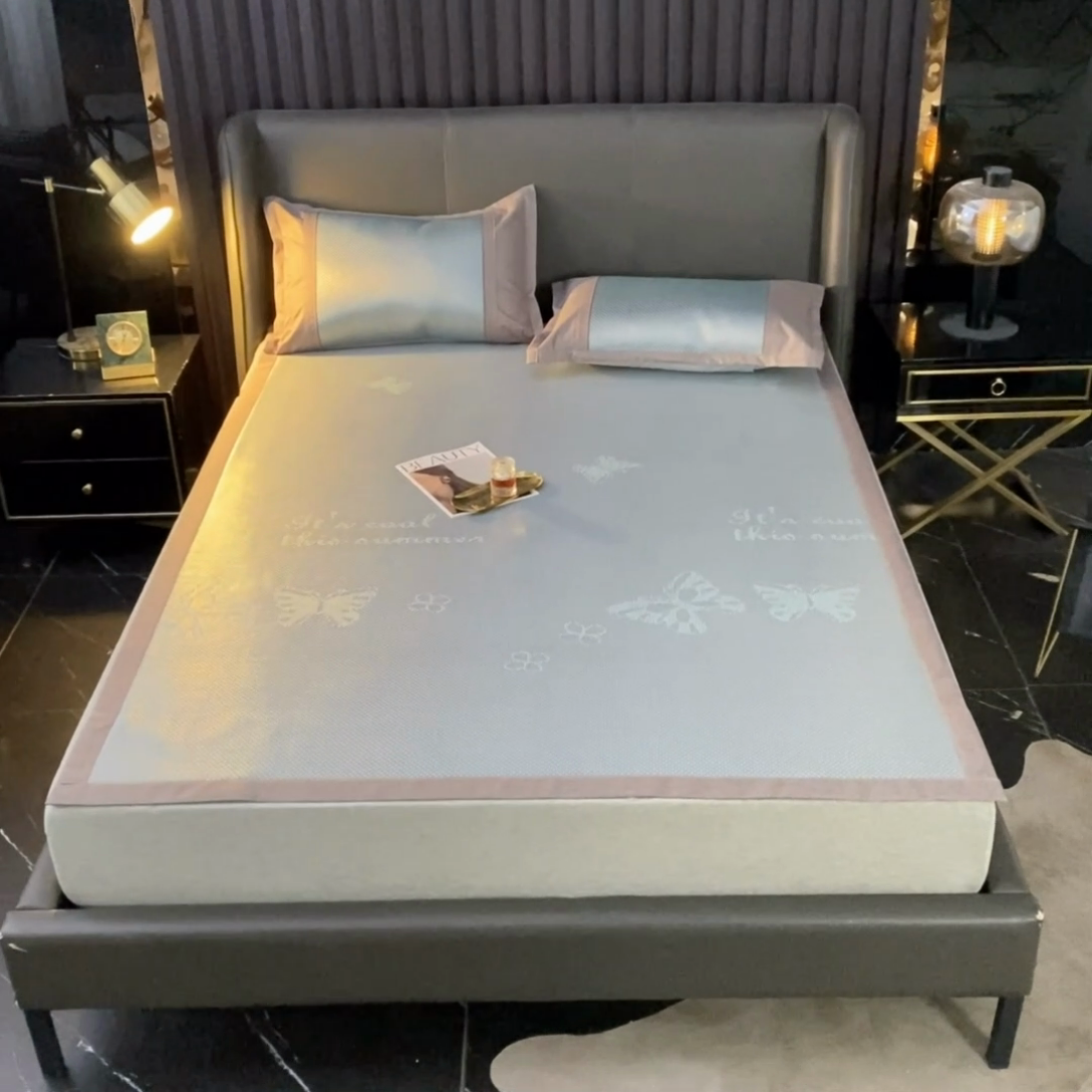 91家纺网 家纺一手货源 找家纺  伊被源  2023新款高密度纺织碳光冰藤席 蝴蝶-灰绿