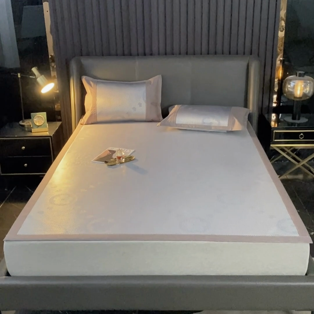 91家纺网 家纺一手货源 找家纺  伊被源  2023新款高密度纺织碳光冰藤席 路易登-灰蓝