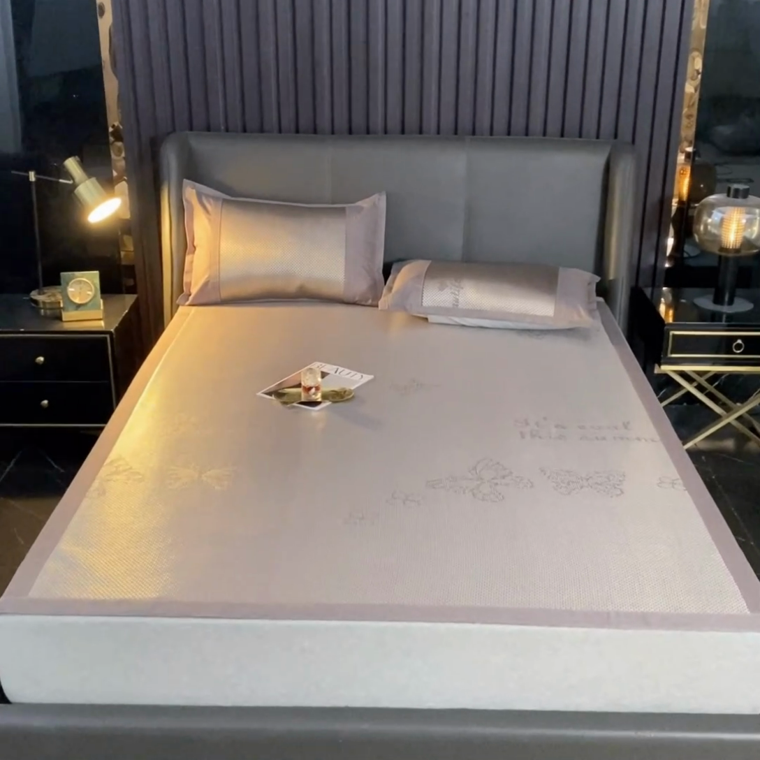 91家纺网 家纺一手货源 找家纺  伊被源  2023新款高密度纺织碳光冰藤席 蝴蝶-香槟