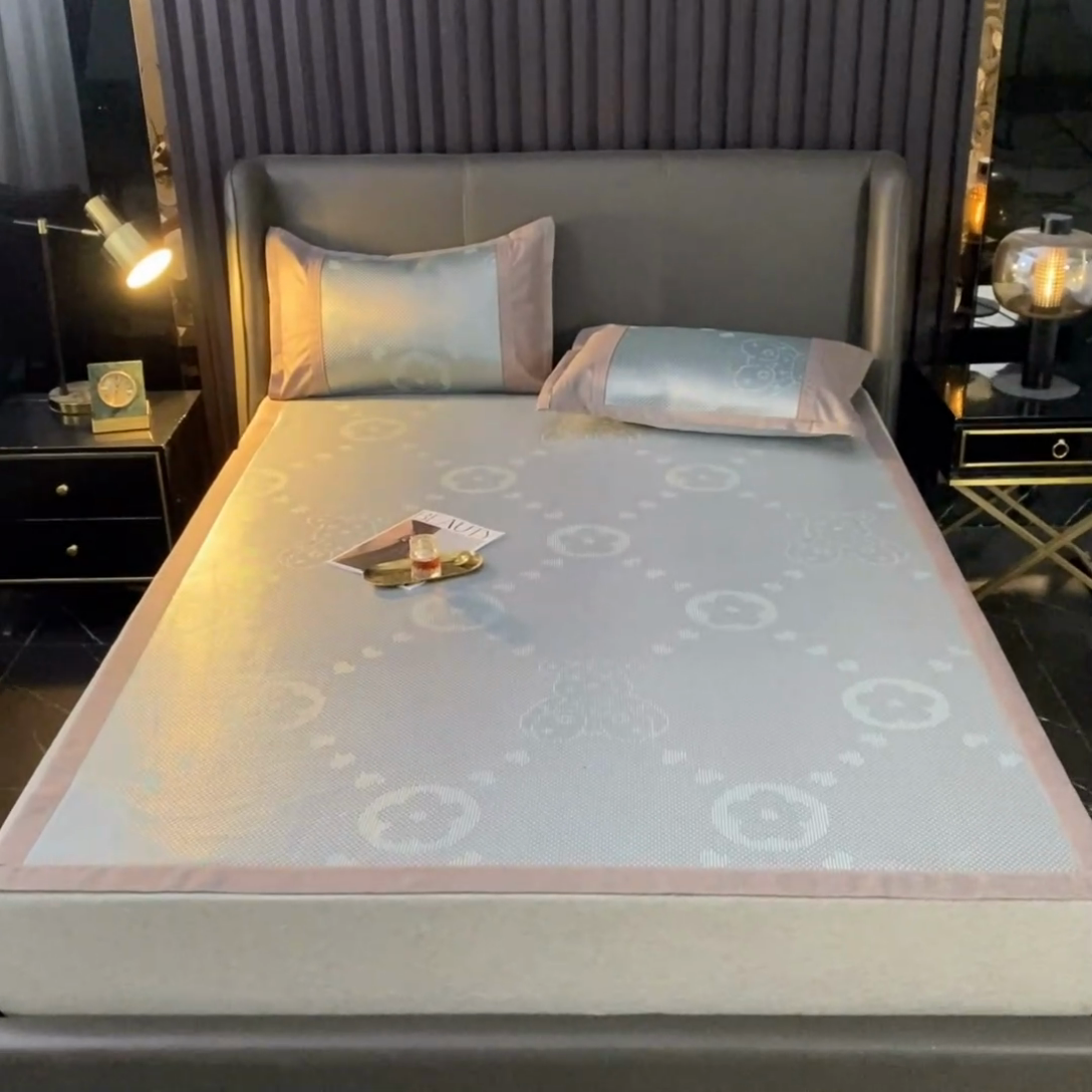 91家纺网 家纺一手货源 找家纺  伊被源  2023新款高密度纺织碳光冰藤席 路易登-灰绿