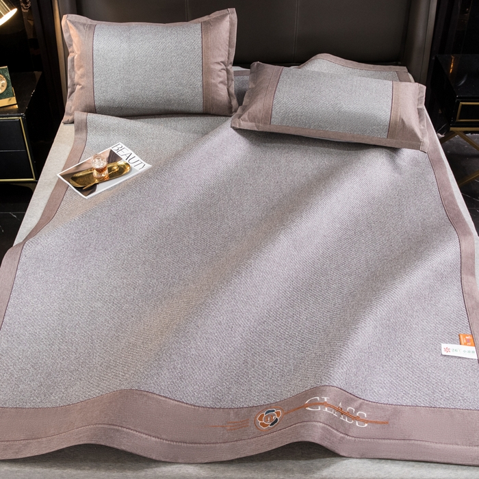 91家纺网 家纺一手货源 找家纺  伊被源  2023新款山茶刺绣艾草凉席系列 山茶刺绣艾草草木灰